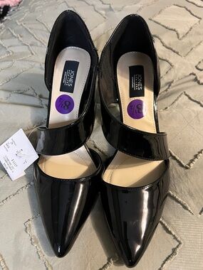 Jones New York Black Patent Pointed Strap Pumps — Elegant Heel